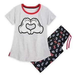 Disney Minnie Mouse Heart Hands Pajama Set NWT
